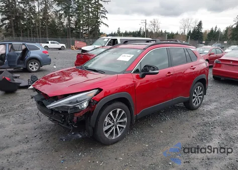 2025 Toyota Corolla Cross Xle z USA, uszkodzony, nr VIN 7MUDAABG6SV137710